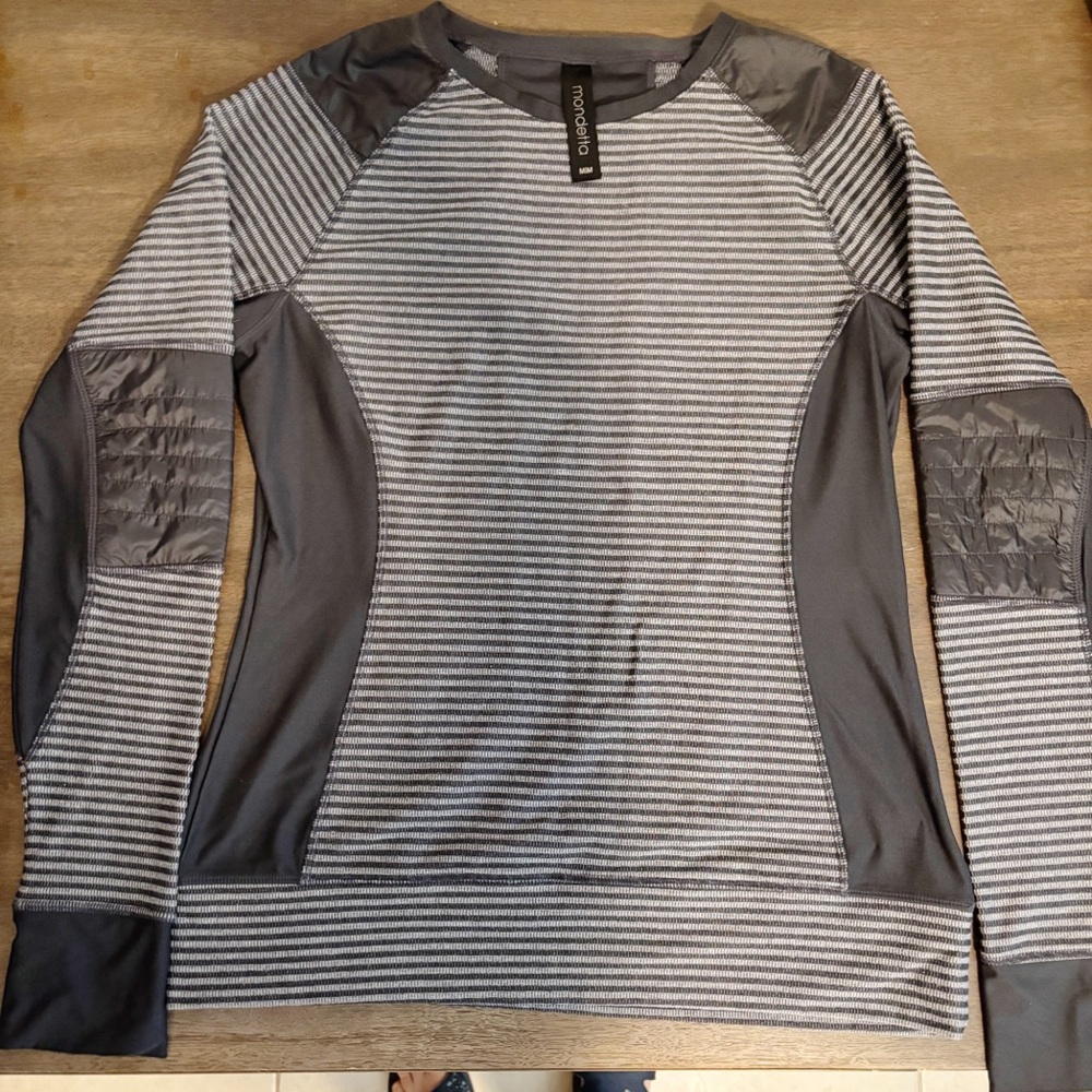 Mondetta Women Gray/Black Athletic Long Sleeve Shirt with Thumb Holes - M